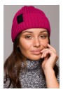 BK059 Ребристый трикотажный бобрик со значком из искусственной кожи - малиновый