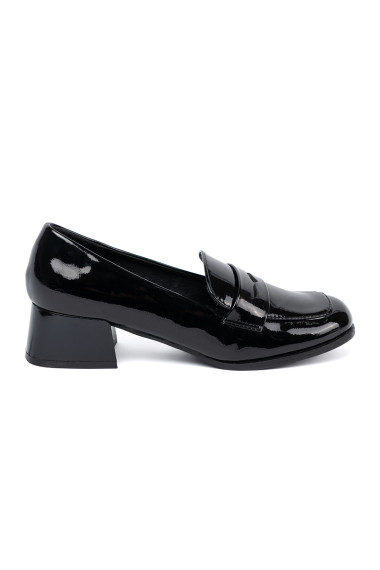 Czarne loafersy na obcasie
