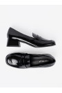 Czarne loafersy na obcasie