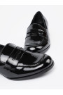 Czarne loafersy na obcasie