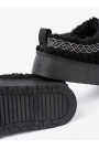 Buty a'la śniegowce w czarnym kolorze z ozdobnym haftem