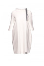 B070 Платье оверсайз с деталью из тесьмы - экрю