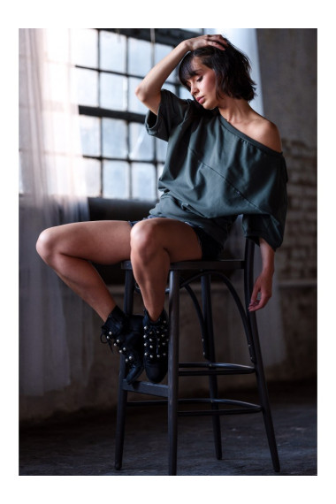 B079 Негабаритная блузка с деталью в виде обертки - военный зеленый