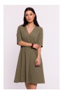 B280 Kleita ar V veida izgriezumu un trapecēm - olīvu zaļa