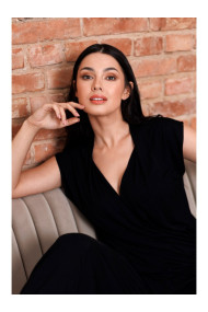 B288 Viskozes apmetuma krekliņš ar V veida kakla izgriezumu - melns