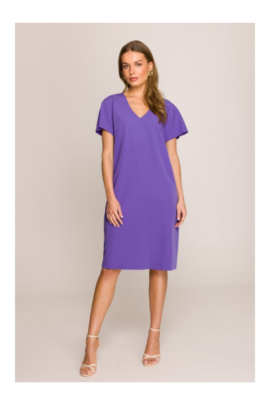 S392 Atpūtas kleita ar V veida kakla izgriezumu - violeta krāsā