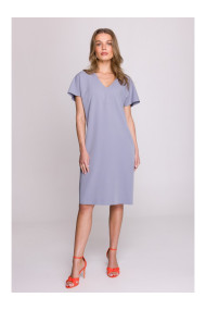 S392 Atpūtas kleita ar V veida kakla izgriezumu - balodīgi pelēkā krāsā