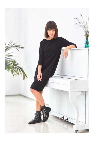 B083 Oversized dress with a front pocket - black