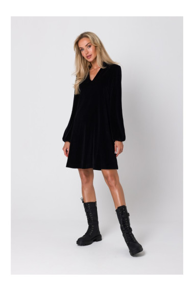 M767 Kleita ar V veida izgriezumu - melna