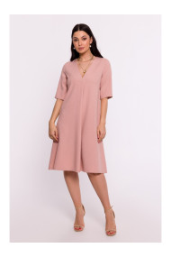 B280 Kleita ar V veida izgriezumu un trapecēm - rozā krāsā