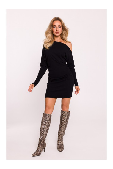 M818 Trikotāžas kleita ar rievām uz pleca - melna