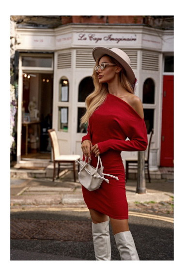 M818 Trikotāžas kleita ar krītošiem pleciem - sarkana